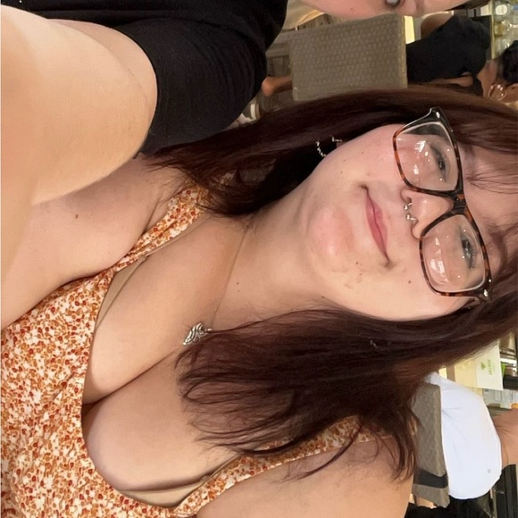 Meet your Posher, Halie - Picture 1 of 1